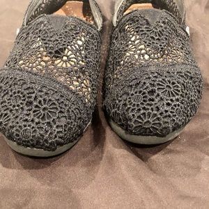 TOMS Black Crochet Women Alspargata Slip On Shoes Flats Lace In Great Condition